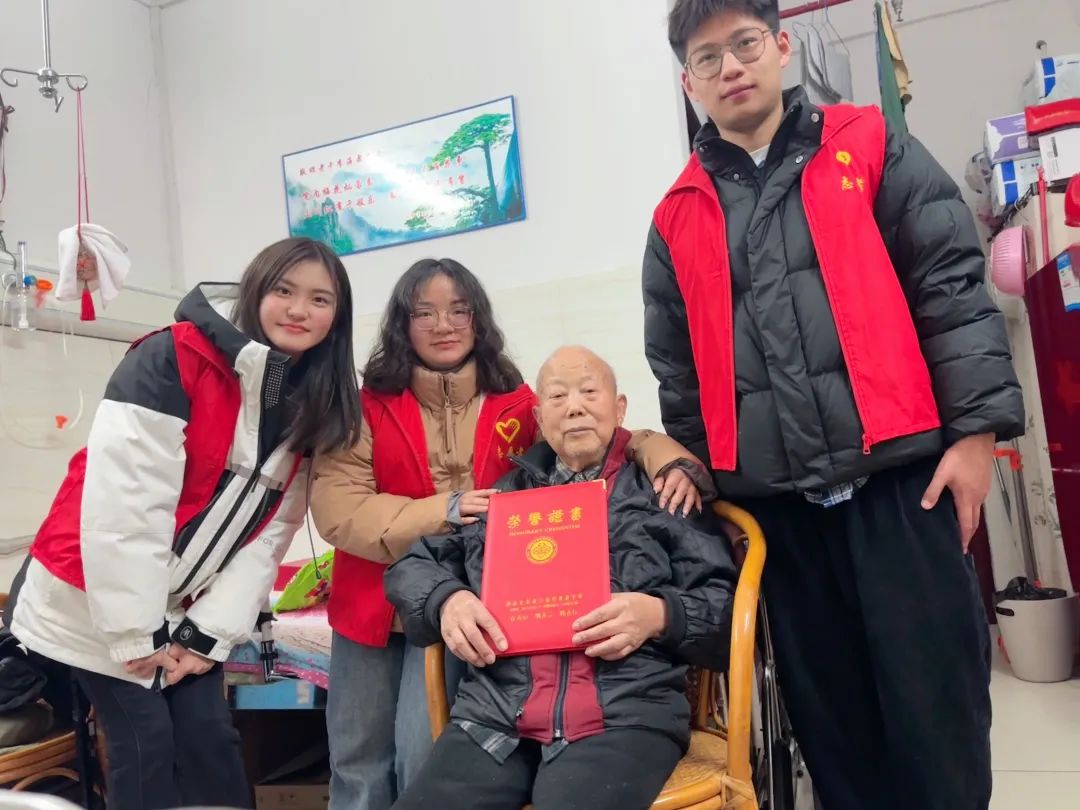 九旬老人坚持公益十一载，众善志愿者元宵送暖情